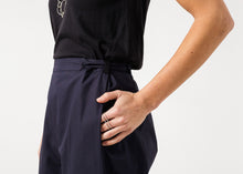Load image into Gallery viewer, Wide Cropped Trouser in Navy - black