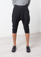 Load image into Gallery viewer, Woven Bermuda Short - red