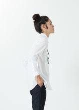 Load image into Gallery viewer, Pau Shirt in White - indigo
