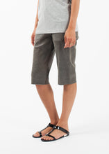 Load image into Gallery viewer, Leather Cut-Off - black