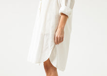 Load image into Gallery viewer, Pleated Sleeve Tunic in White - pink
