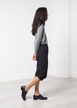 Load image into Gallery viewer, Woven Bermuda Short - red
