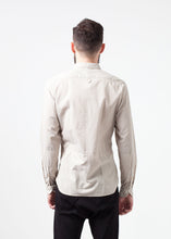 Load image into Gallery viewer, Patterned Button Up in Beige - brown
