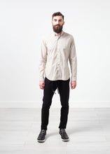 Load image into Gallery viewer, Patterned Button Up in Beige - brown
