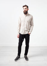 Load image into Gallery viewer, Patterned Button Up in Beige - brown
