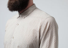 Load image into Gallery viewer, Patterned Button Up in Beige - brown
