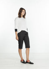 Load image into Gallery viewer, Square Stitch Knee Short in Black - apricot
