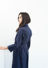 Load image into Gallery viewer, Sateen Trench in Navy - green
