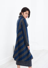 Load image into Gallery viewer, Petale Coat in Silver/Blue - gray
