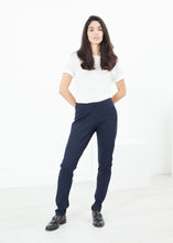 Load image into Gallery viewer, Easy Slim Pant in Navy - green
