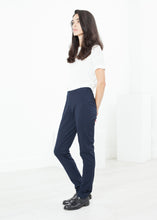 Load image into Gallery viewer, Easy Slim Pant in Navy - green
