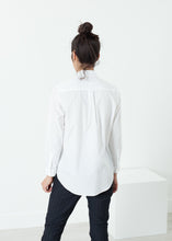 Load image into Gallery viewer, Pau Shirt in White - indigo
