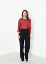 Load image into Gallery viewer, Pleated Waistband Trouser in Black - apricot
