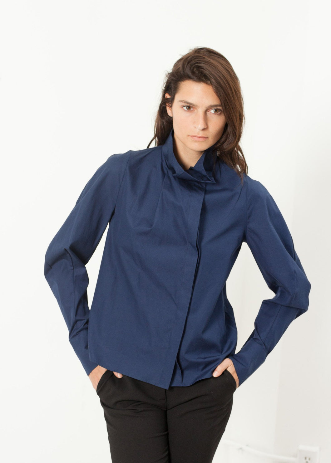Full Collar Poplin Blouse in Navy - apricot