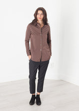 Load image into Gallery viewer, Sheen Button-Up in Red/Tan - green
