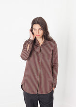Load image into Gallery viewer, Sheen Button-Up in Red/Tan - green

