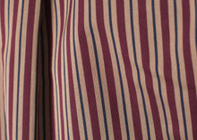 Load image into Gallery viewer, Sheen Button-Up in Red/Tan - green
