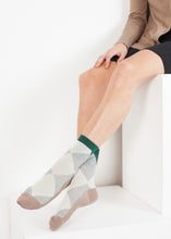 Load image into Gallery viewer, Quin Argyle Crew in Brown - indigo
