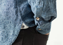 Load image into Gallery viewer, Floral Button-Up in Blue - green
