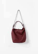 Load image into Gallery viewer, Pretty Grooming Bag - purple
