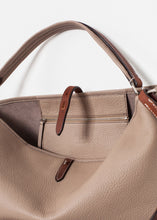 Load image into Gallery viewer, Pretty Grooming Bag - green

