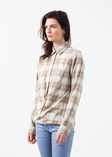 Load image into Gallery viewer, Standard Shirt - apricot
