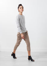 Load image into Gallery viewer, Striped Pullover - white
