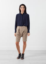 Load image into Gallery viewer, Harem Chino Short - red
