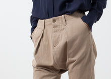 Load image into Gallery viewer, Harem Chino Short - red
