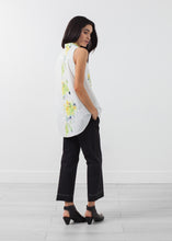 Load image into Gallery viewer, Sleeveless Tunic - red
