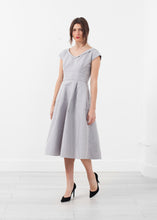 Load image into Gallery viewer, Robe Dress - black
