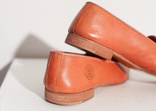 Load image into Gallery viewer, Leather Loafer in Rose - indigo
