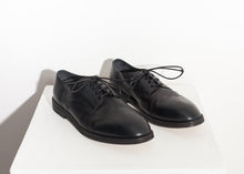 Load image into Gallery viewer, Stiro Oxford in Black - red
