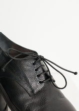 Load image into Gallery viewer, Stiro Oxford in Black - red
