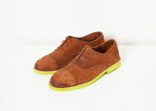 Load image into Gallery viewer, Suede Oxford in Natural/Lime - black
