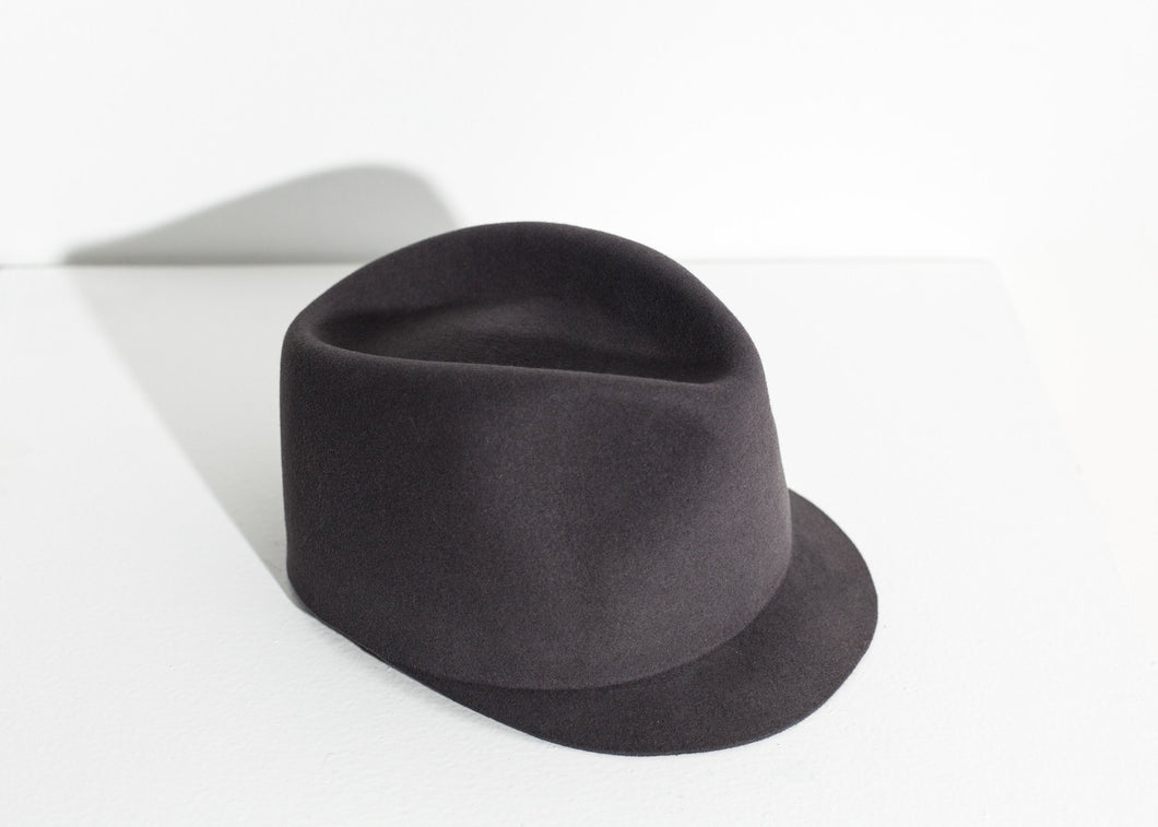 Kraig Hat in Steel Grey - red