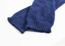 Load image into Gallery viewer, Pikki Mittens in Blue - purple
