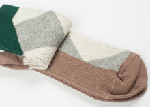 Load image into Gallery viewer, Quin Argyle Crew in Brown - indigo
